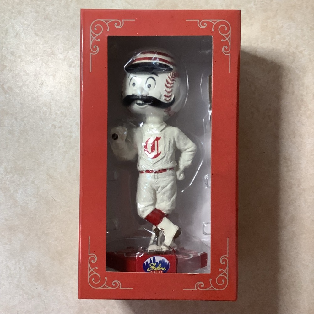 (2) Cincinnati Reds Skyline Chili 2019 Mr. Redlegs 150 Series Bobblehead RARE - Picture 5 of 6